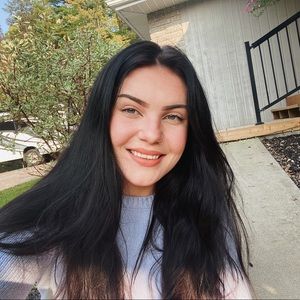 Meet your Posher, Roxanne